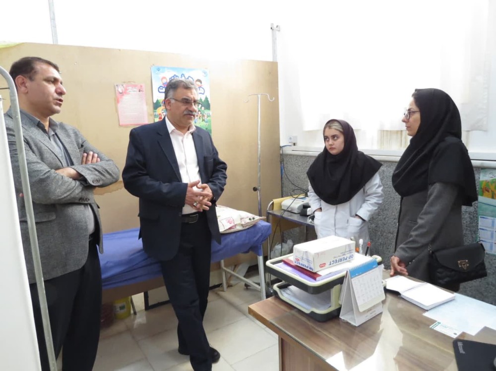 بازدید مرکز خدمات جامع سلامت فخرآباد و خانه های بهداشت تحت پوشش در دومین دور از بازدیدهای نوروزی 