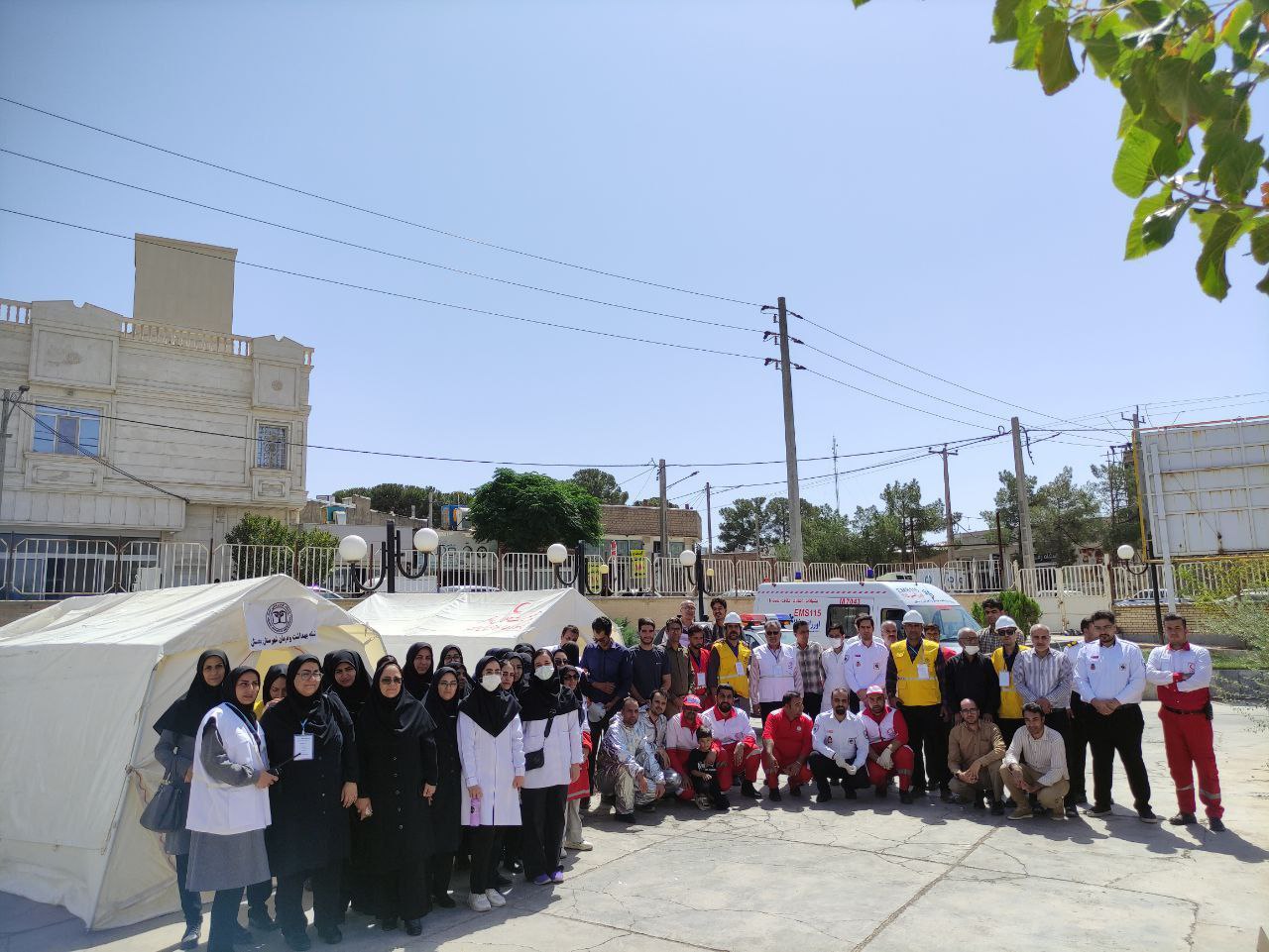 مانور تمرینی تخلیه اضطراری کارکنان ساختمان شبکه بهداشت و درمان بجستان برگزار شد