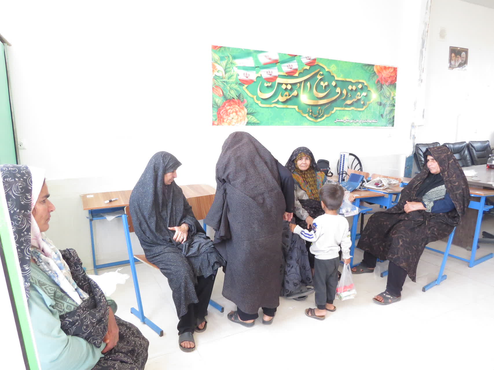 ویزیت رایگان اهالی روستای صلح آباد به مناسبت هفته دفاع مقدس