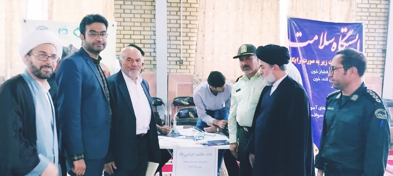 برپایی میز خدمت به مناسبت هفته گرامیداشت سالمند
