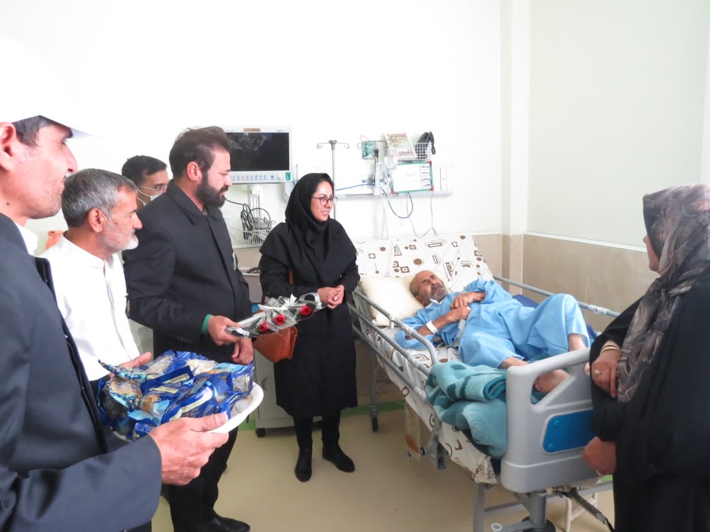عیادت از بیماران سالمند بستری در بیمارستان آیت الله مدنی