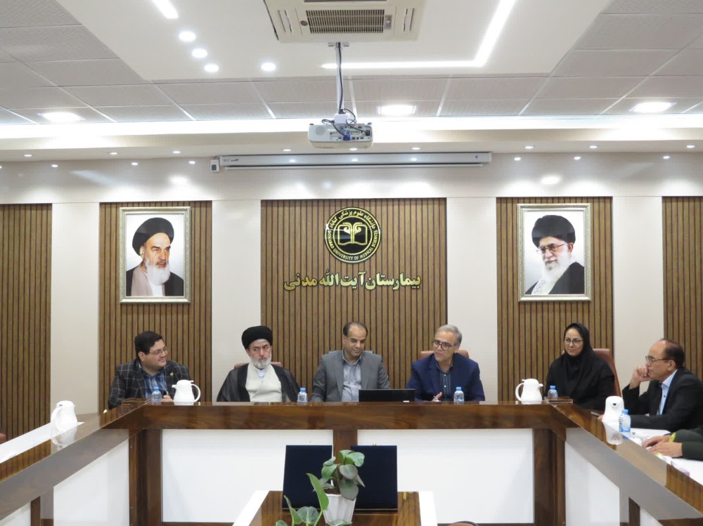 تقدیر از پرستاران، افتتاح سالن کنفرانس و بهره برداری از تجهیزات پزشکی در بیمارستان آیت الله مدنی همزمان با میلاد حضرت زینب کبری (س)