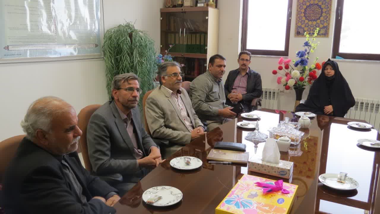 دیدار اعضای شورای اسلامی شهر و مسئولین شهرداری با سرپرست شبکه بهداشت و درمان بجستان